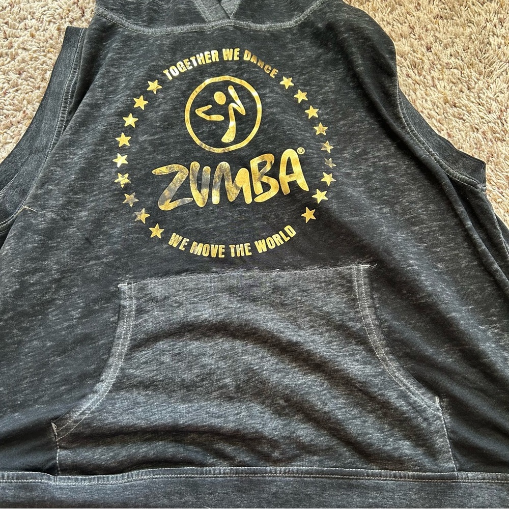 🆕Zumba Fitness Gray Top with Breathable Fabric and Sleek Design - Picture 4 of 5